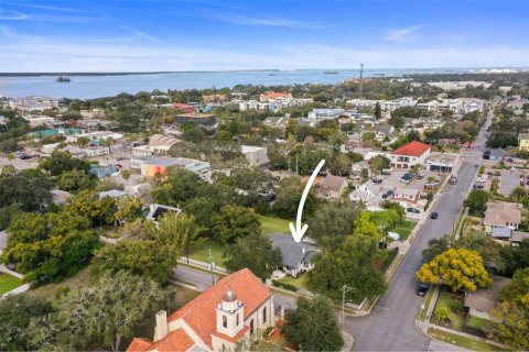 House in Dunedin, Florida 4 bedrooms, 214.42 sq.m. № 2199664 - photo 7