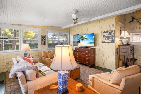 House in Dunedin, Florida 4 bedrooms, 214.42 sq.m. № 2199664 - photo 20