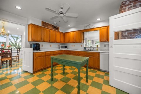 House in Dunedin, Florida 4 bedrooms, 214.42 sq.m. № 2199664 - photo 14