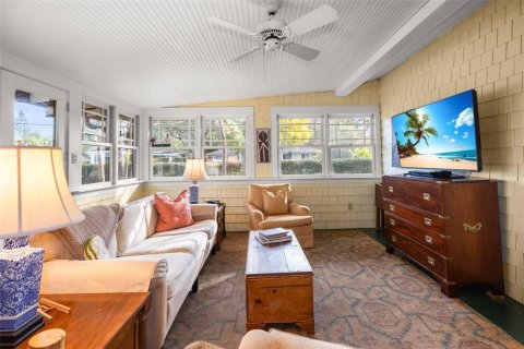 House in Dunedin, Florida 4 bedrooms, 214.42 sq.m. № 2199664 - photo 25
