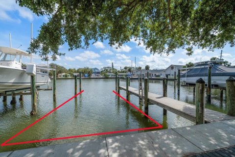 Townhouse in Indian Rocks Beach, Florida 2 bedrooms, 219.9 sq.m. № 1750232 - photo 16
