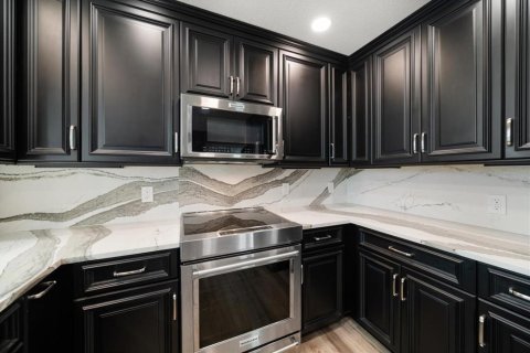 Townhouse in Indian Rocks Beach, Florida 2 bedrooms, 219.9 sq.m. № 1750232 - photo 14