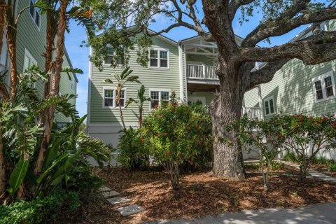 Townhouse in Indian Rocks Beach, Florida 2 bedrooms, 219.9 sq.m. № 1750232 - photo 2