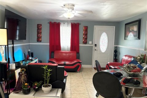 House in Tampa, Florida 3 bedrooms, 78.04 sq.m. № 1810932 - photo 7