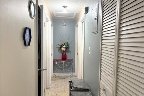House in Tampa, Florida 3 bedrooms, 78.04 sq.m. № 1810932 - photo 8