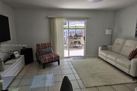 Touwnhouse à louer à Miami, Floride: 2 chambres, 104.05 m2 № 2178832 - photo 11