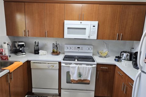 Touwnhouse à louer à Miami, Floride: 2 chambres, 104.05 m2 № 2178832 - photo 5