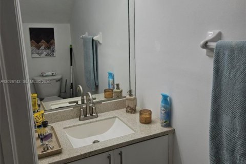Touwnhouse à louer à Miami, Floride: 2 chambres, 104.05 m2 № 2178832 - photo 13