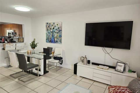 Touwnhouse à louer à Miami, Floride: 2 chambres, 104.05 m2 № 2178832 - photo 9