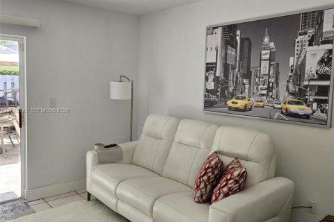 Touwnhouse à louer à Miami, Floride: 2 chambres, 104.05 m2 № 2178832 - photo 12