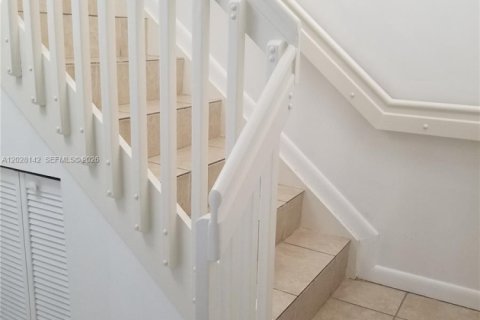 Touwnhouse à louer à Miami, Floride: 2 chambres, 104.05 m2 № 2178832 - photo 23