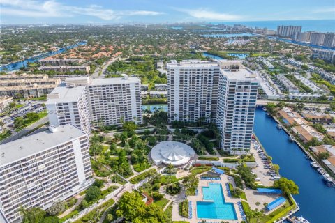 Condominio en venta en Hallandale Beach, Florida, 1 dormitorio, 88.26 m2 № 2045719 - foto 2