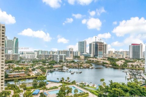 Condo in Hallandale Beach, Florida, 1 bedroom  № 2045719 - photo 21