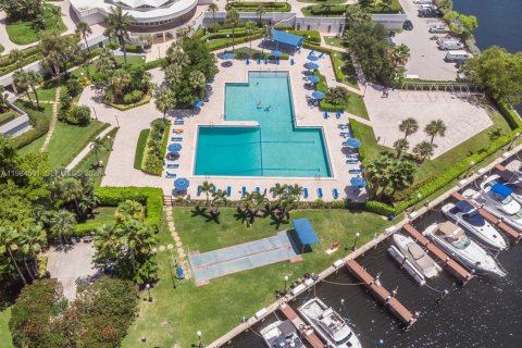 Condo in Hallandale Beach, Florida, 1 bedroom  № 2045719 - photo 20