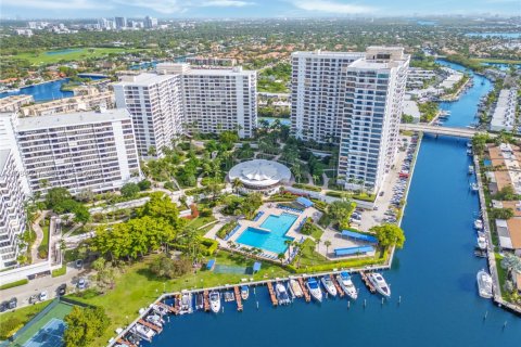 Condominio en Hallandale Beach, Florida, 1 dormitorio № 2045719
