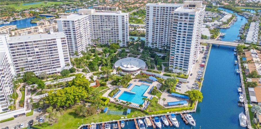 Condominio en Hallandale Beach, Florida, 1 dormitorio  № 2045719