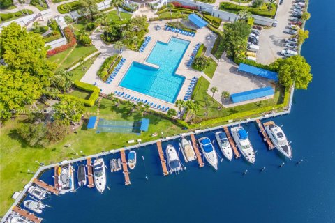 Condominio en venta en Hallandale Beach, Florida, 1 dormitorio, 88.26 m2 № 2045719 - foto 3