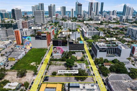 Commercial property in Miami, Florida № 1938981 - photo 1