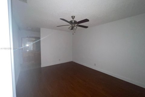 Condominio en alquiler en Coconut Creek, Florida, 3 dormitorios, 113.53 m2 № 1990743 - foto 3
