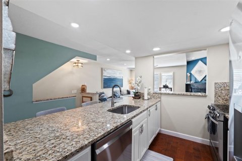 Townhouse in Indian Rocks Beach, Florida 2 bedrooms, 136.1 sq.m. № 1771625 - photo 14