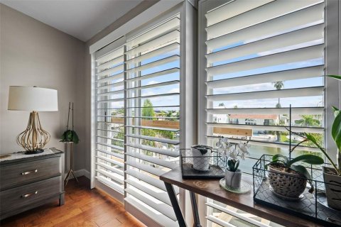 Townhouse in Indian Rocks Beach, Florida 2 bedrooms, 136.1 sq.m. № 1771625 - photo 22