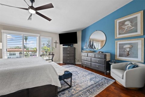 Townhouse in Indian Rocks Beach, Florida 2 bedrooms, 136.1 sq.m. № 1771625 - photo 18