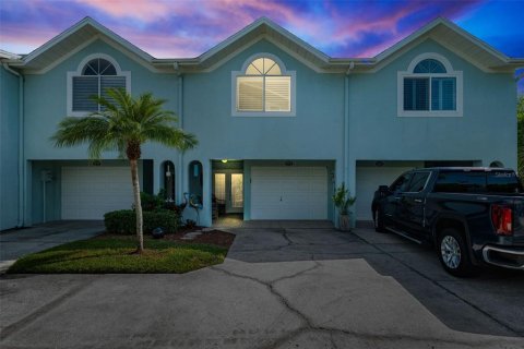 Townhouse in Indian Rocks Beach, Florida 2 bedrooms, 136.1 sq.m. № 1771625 - photo 2