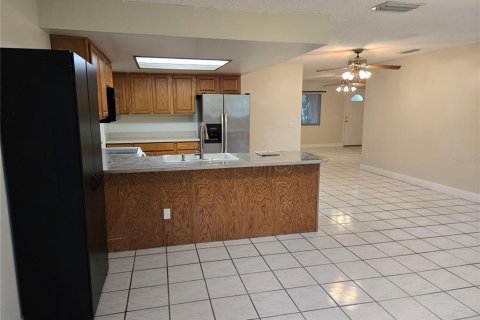 Casa en alquiler en Orlando, Florida, 3 dormitorios, 153.2 m2 № 1833261 - foto 2