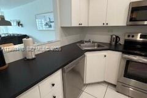 Купить кондоминиум в Майами-Бич, Флорида 1 спальня, 86.4м2, № 2055616 - фото 28