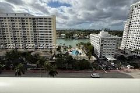 Кондоминиум с 1 спальней в Майами-Бич, Флорида № 2055616