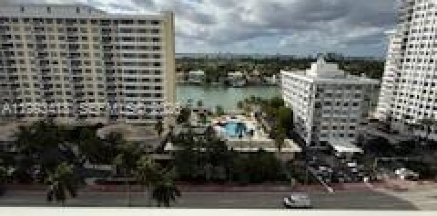 Кондоминиум с 1 спальней в Майами-Бич, Флорида № 2055616