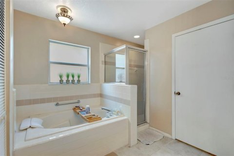 House in Apopka, Florida 3 bedrooms, 212.93 sq.m. № 1804850 - photo 29