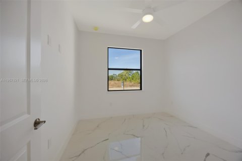 House in Lehigh Acres, Florida 4 bedrooms, 153.29 sq.m. № 2019542 - photo 19