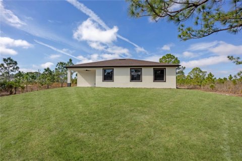 House in Lehigh Acres, Florida 4 bedrooms, 153.29 sq.m. № 2019542 - photo 29