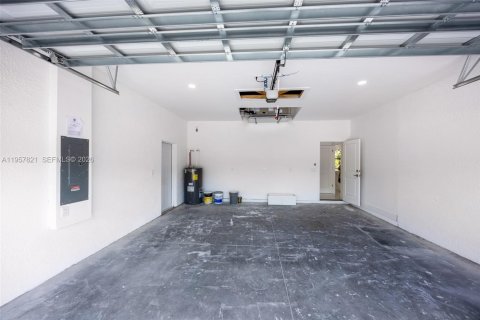 House in Lehigh Acres, Florida 4 bedrooms, 153.29 sq.m. № 2019542 - photo 27