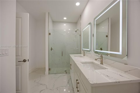 House in Lehigh Acres, Florida 4 bedrooms, 153.29 sq.m. № 2019542 - photo 10