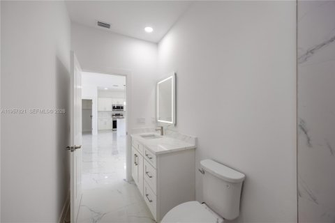 House in Lehigh Acres, Florida 4 bedrooms, 153.29 sq.m. № 2019542 - photo 24