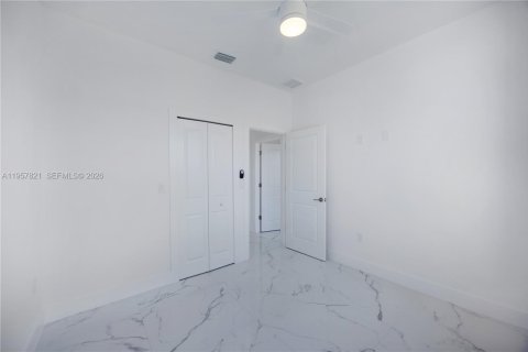 House in Lehigh Acres, Florida 4 bedrooms, 153.29 sq.m. № 2019542 - photo 20