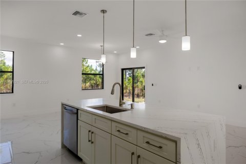 House in Lehigh Acres, Florida 4 bedrooms, 153.29 sq.m. № 2019542 - photo 13