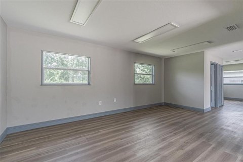 Commercial property in Land O' Lakes, Florida 165.37 sq.m. № 2239474 - photo 12