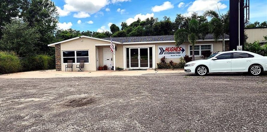 Commercial property in Land O' Lakes, Florida 165.37 sq.m. № 2239474