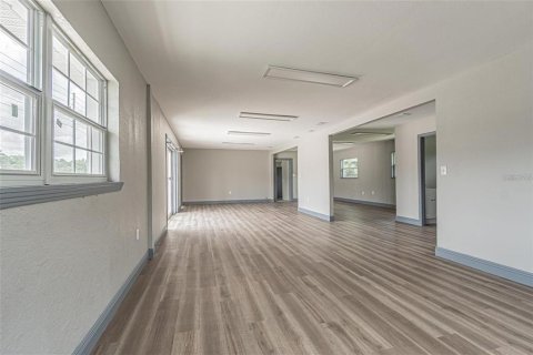 Commercial property in Land O' Lakes, Florida 165.37 sq.m. № 2239474 - photo 9