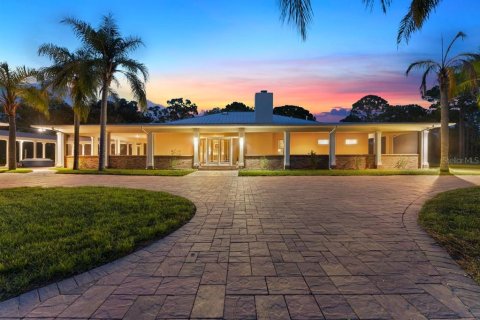House in New Smyrna Beach, Florida 3 bedrooms, 282.33 sq.m. № 2207331