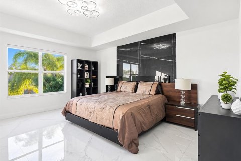Villa ou maison à vendre à Winter Garden, Floride: 5 chambres, 341.23 m2 № 2413961 - photo 16