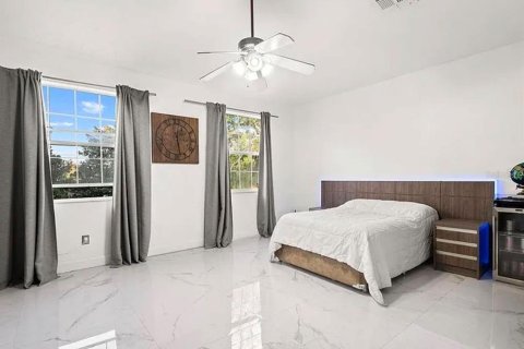 Villa ou maison à vendre à Winter Garden, Floride: 5 chambres, 341.23 m2 № 2413961 - photo 19