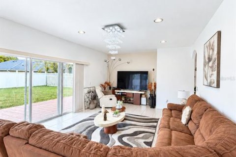 Villa ou maison à vendre à Winter Garden, Floride: 5 chambres, 341.23 m2 № 2413961 - photo 9