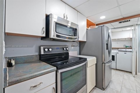 Villa ou maison à vendre à Tamarac, Floride: 2 chambres, 85.84 m2 № 2007408 - photo 12