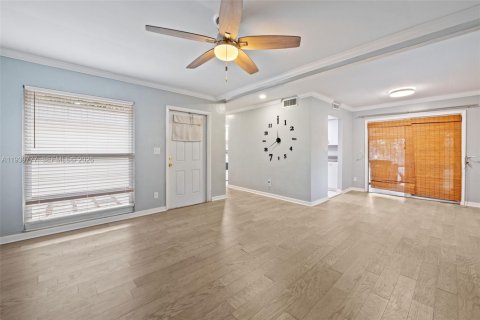 Villa ou maison à vendre à Tamarac, Floride: 2 chambres, 85.84 m2 № 2007408 - photo 5