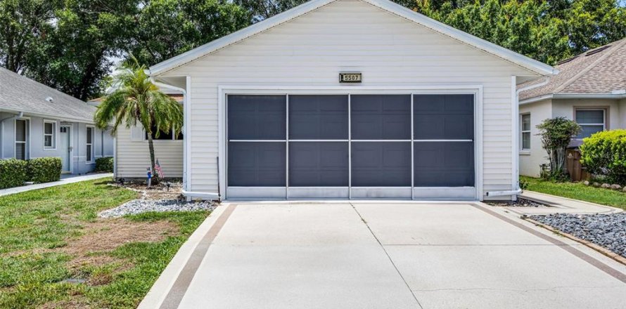 House in Leesburg, Florida 2 bedrooms, 107.77 sq.m. № 1787343