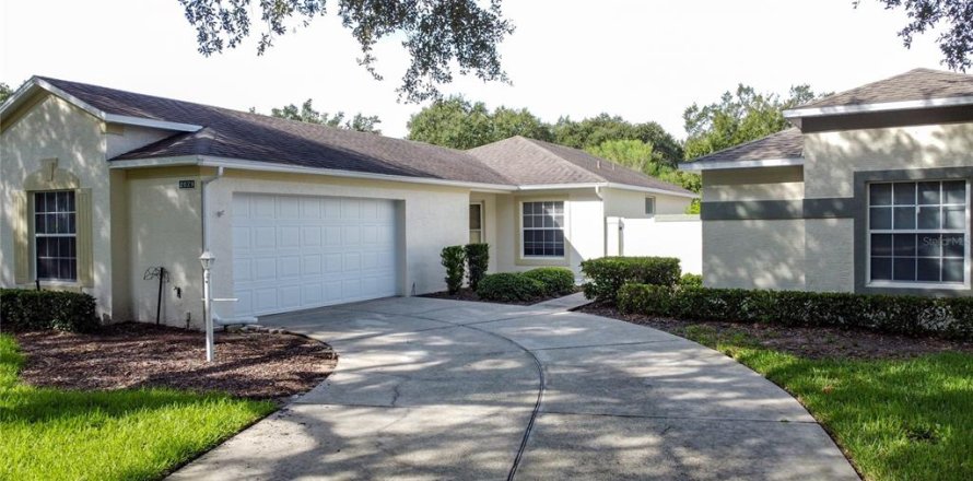 House in Clermont, Florida 2 bedrooms, 108.7 sq.m. № 1894192